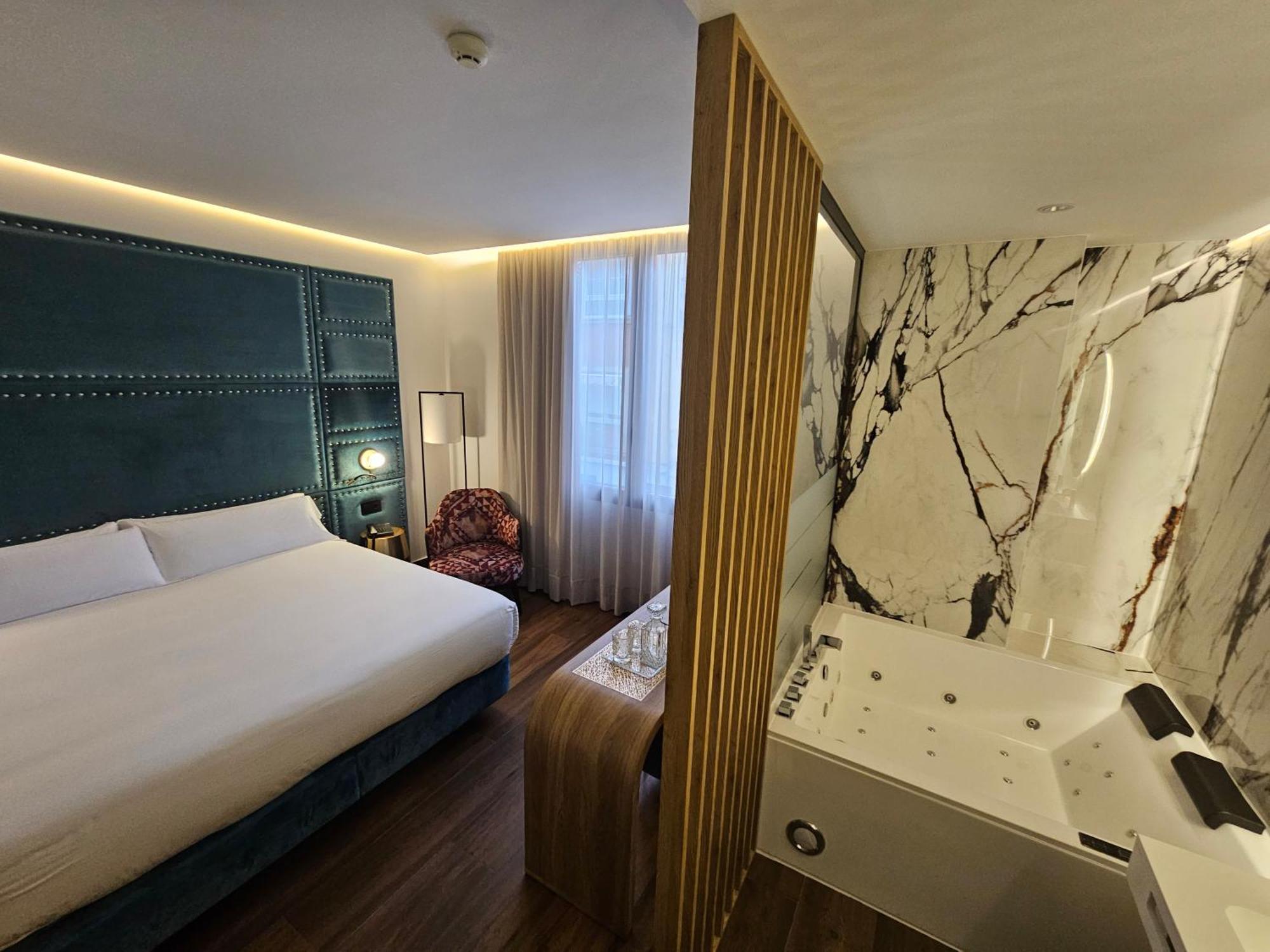 Hotel Las Tres Campanas Badajoz Eksteriør bilde