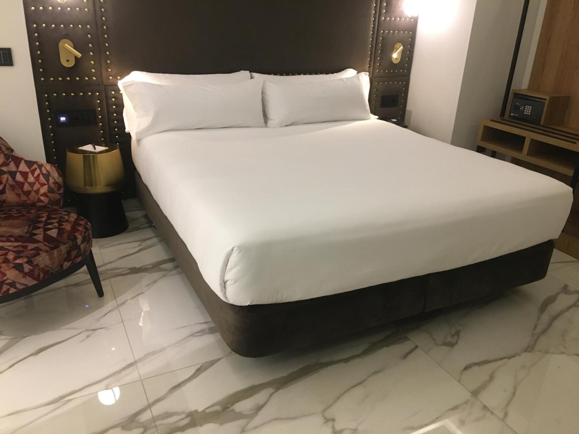 Hotel Las Tres Campanas Badajoz Eksteriør bilde